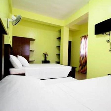 หลุยส์เบย์ทราเวลเลอร์ลอดจ์ Hotel โกรอน ภายนอก รูปภาพ
