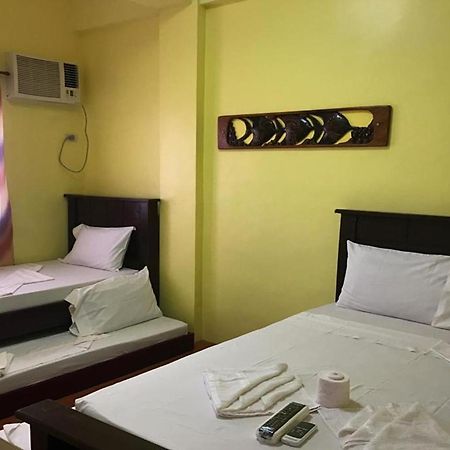 หลุยส์เบย์ทราเวลเลอร์ลอดจ์ Hotel โกรอน ภายนอก รูปภาพ