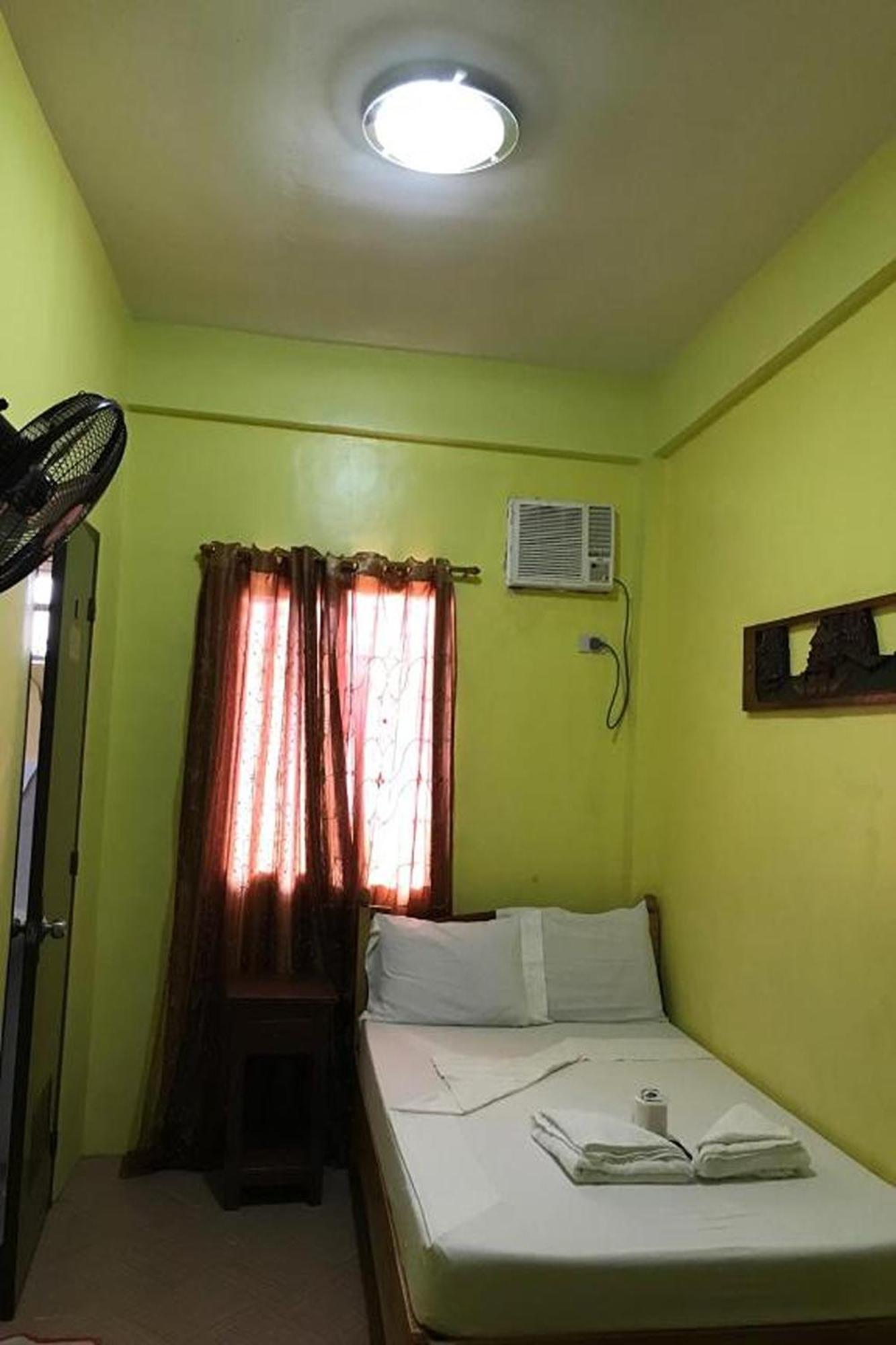 หลุยส์เบย์ทราเวลเลอร์ลอดจ์ Hotel โกรอน ภายนอก รูปภาพ
