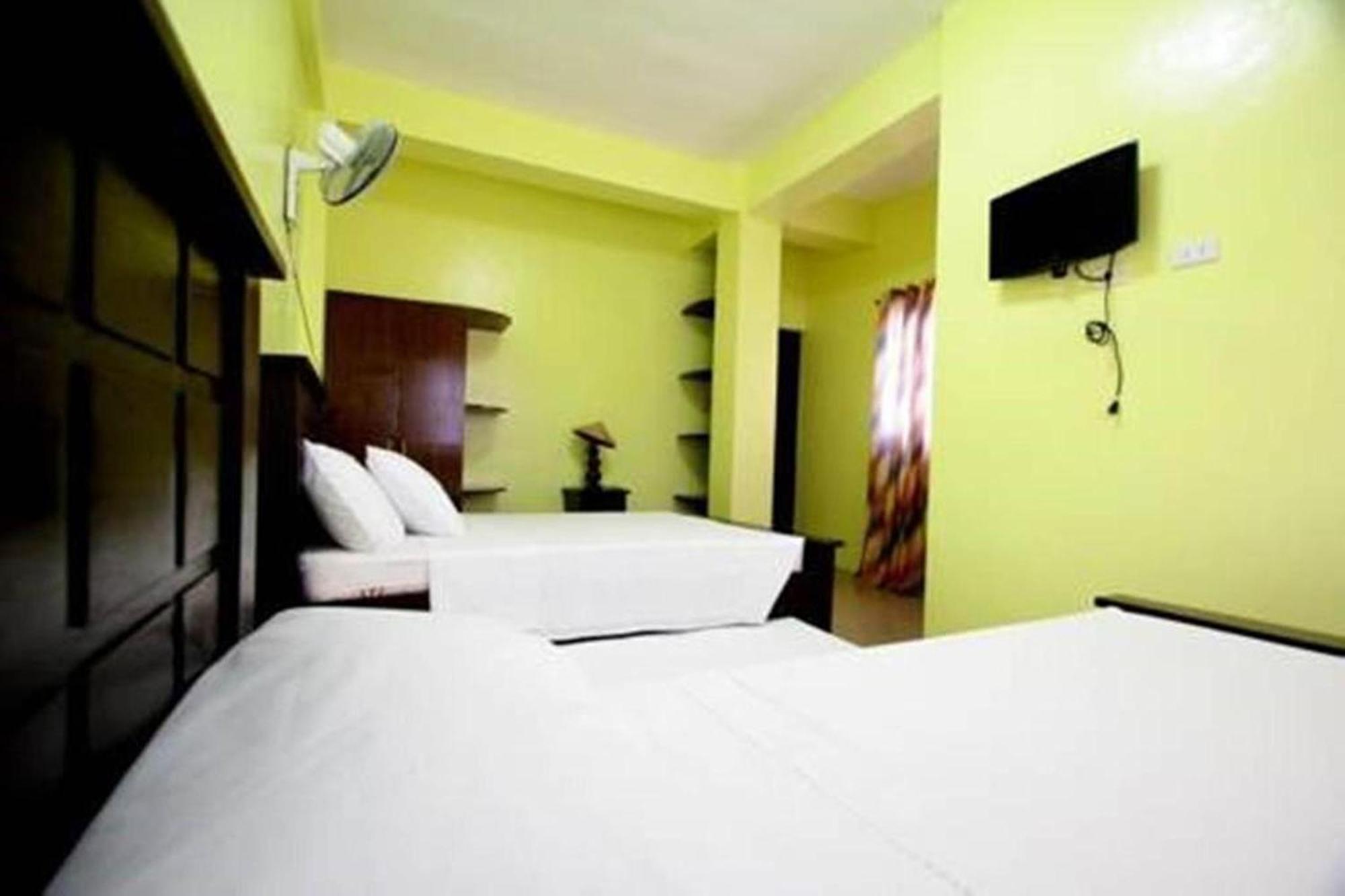 หลุยส์เบย์ทราเวลเลอร์ลอดจ์ Hotel โกรอน ภายนอก รูปภาพ