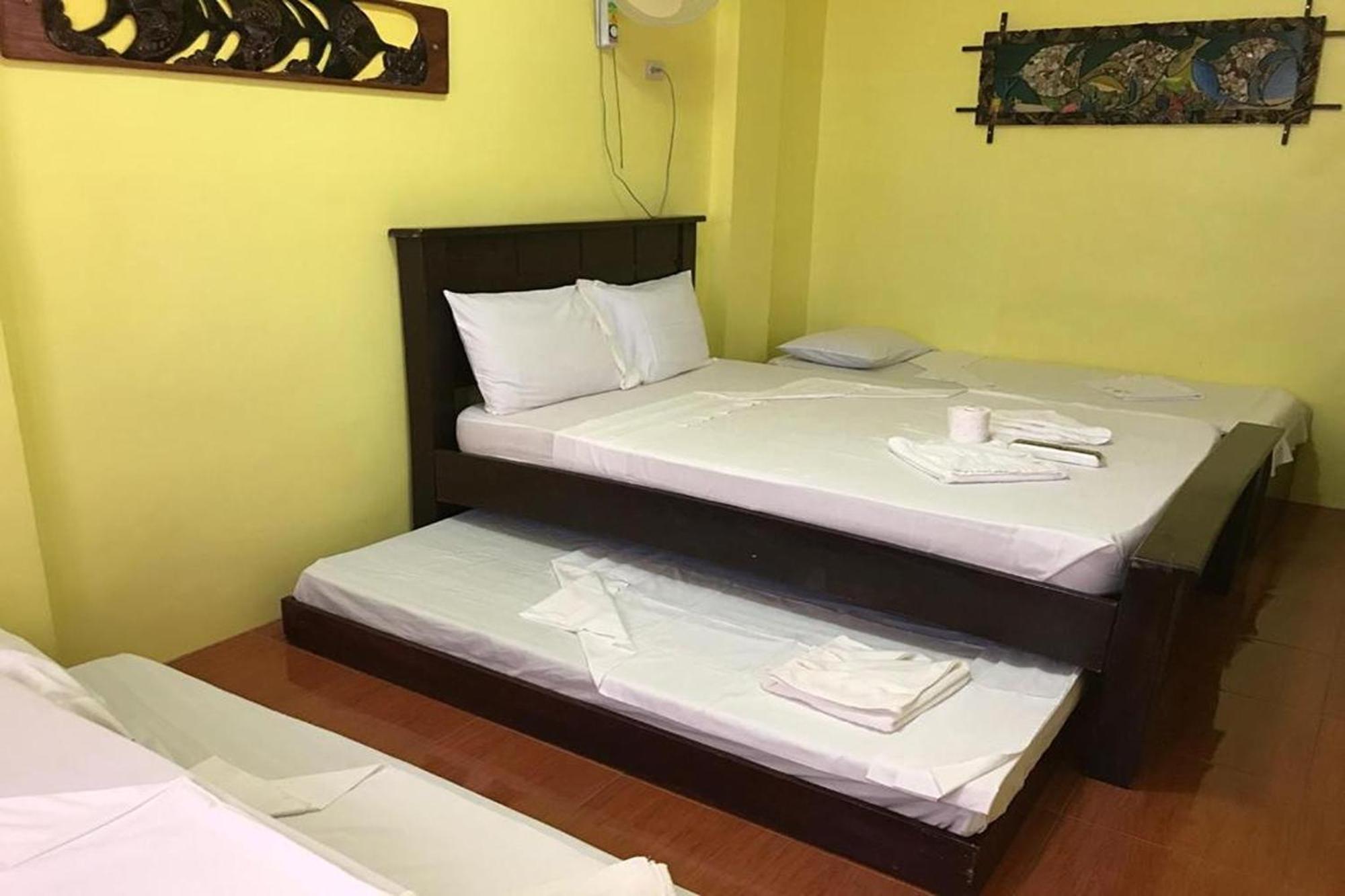 หลุยส์เบย์ทราเวลเลอร์ลอดจ์ Hotel โกรอน ภายนอก รูปภาพ