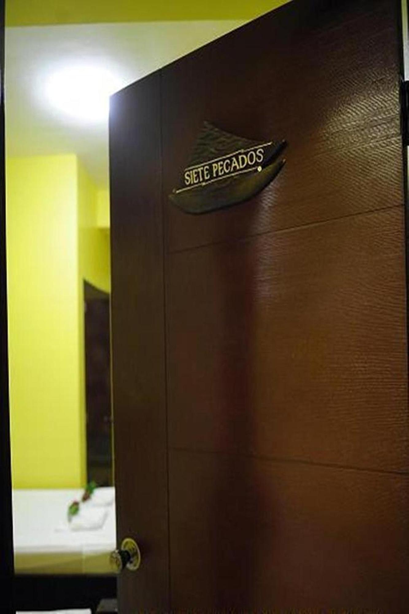หลุยส์เบย์ทราเวลเลอร์ลอดจ์ Hotel โกรอน ภายนอก รูปภาพ
