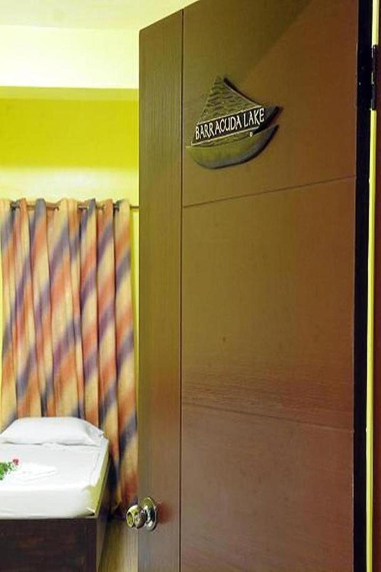 หลุยส์เบย์ทราเวลเลอร์ลอดจ์ Hotel โกรอน ภายนอก รูปภาพ