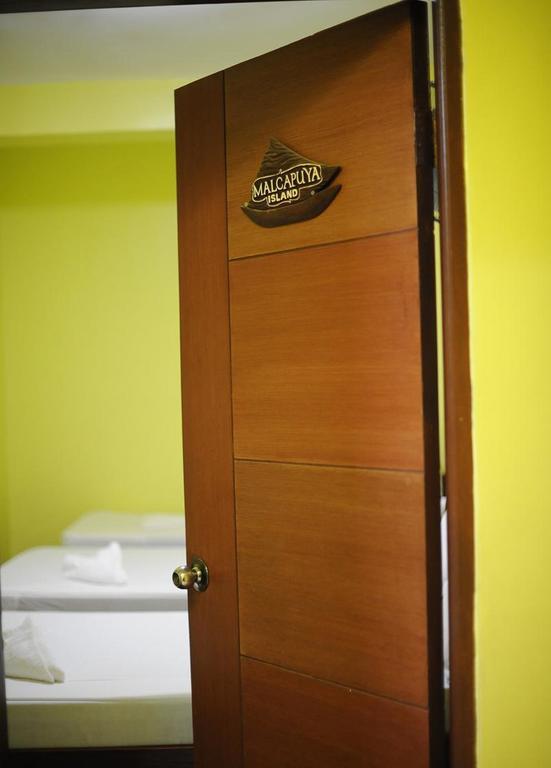 หลุยส์เบย์ทราเวลเลอร์ลอดจ์ Hotel โกรอน ภายนอก รูปภาพ