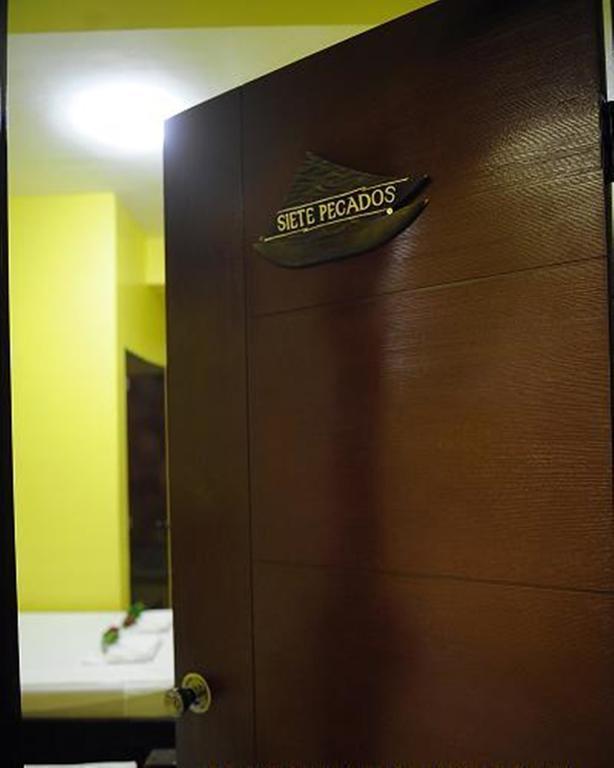 หลุยส์เบย์ทราเวลเลอร์ลอดจ์ Hotel โกรอน ภายนอก รูปภาพ