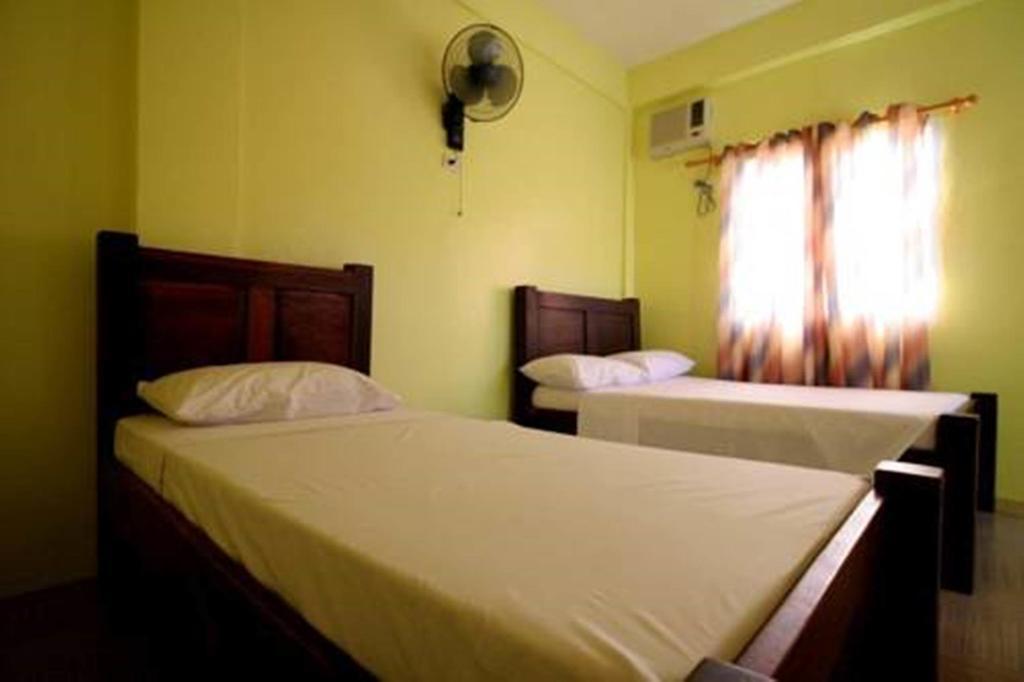 หลุยส์เบย์ทราเวลเลอร์ลอดจ์ Hotel โกรอน ภายนอก รูปภาพ