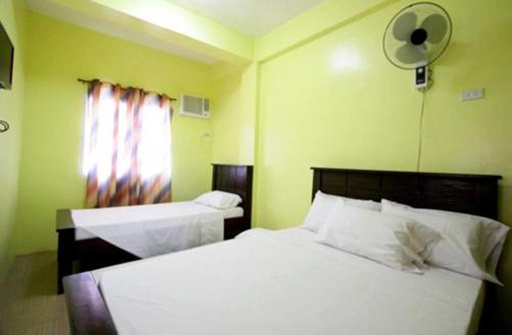 หลุยส์เบย์ทราเวลเลอร์ลอดจ์ Hotel โกรอน ภายนอก รูปภาพ