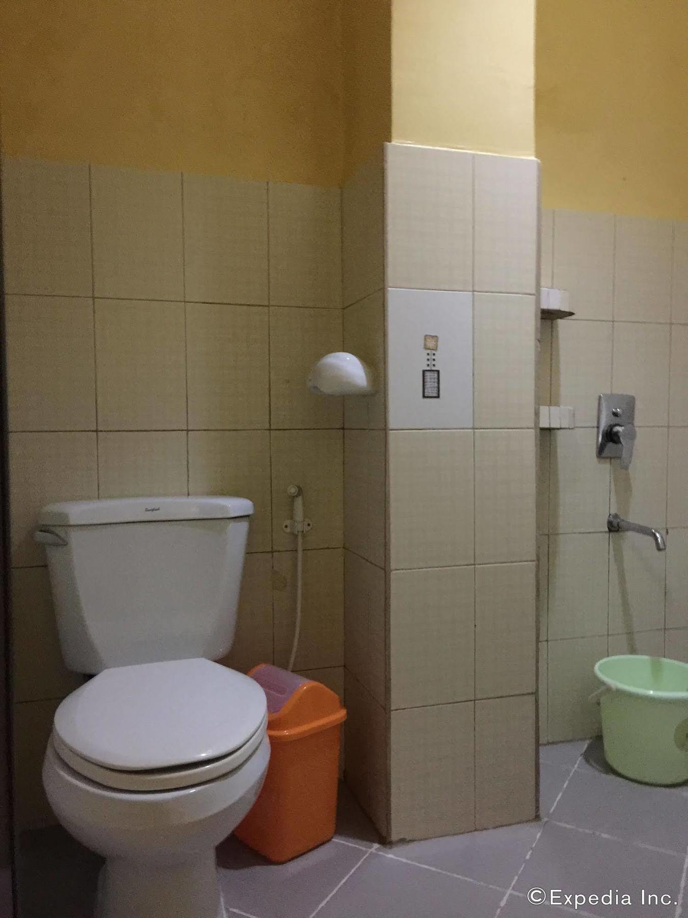 หลุยส์เบย์ทราเวลเลอร์ลอดจ์ Hotel โกรอน ภายนอก รูปภาพ
