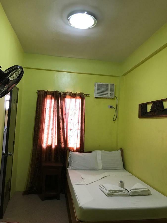 หลุยส์เบย์ทราเวลเลอร์ลอดจ์ Hotel โกรอน ภายนอก รูปภาพ