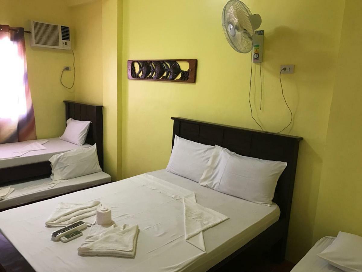 หลุยส์เบย์ทราเวลเลอร์ลอดจ์ Hotel โกรอน ภายนอก รูปภาพ