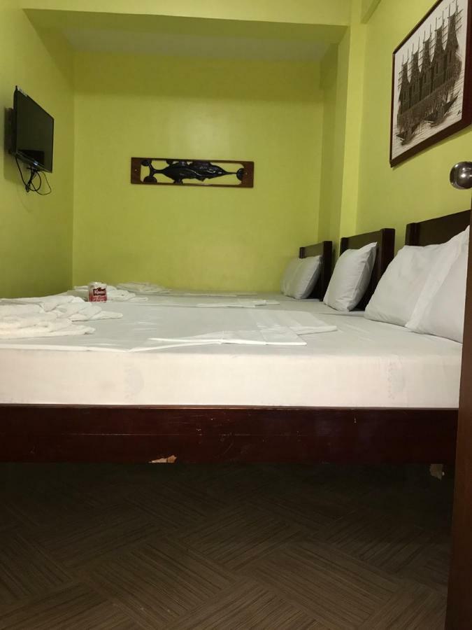หลุยส์เบย์ทราเวลเลอร์ลอดจ์ Hotel โกรอน ภายนอก รูปภาพ