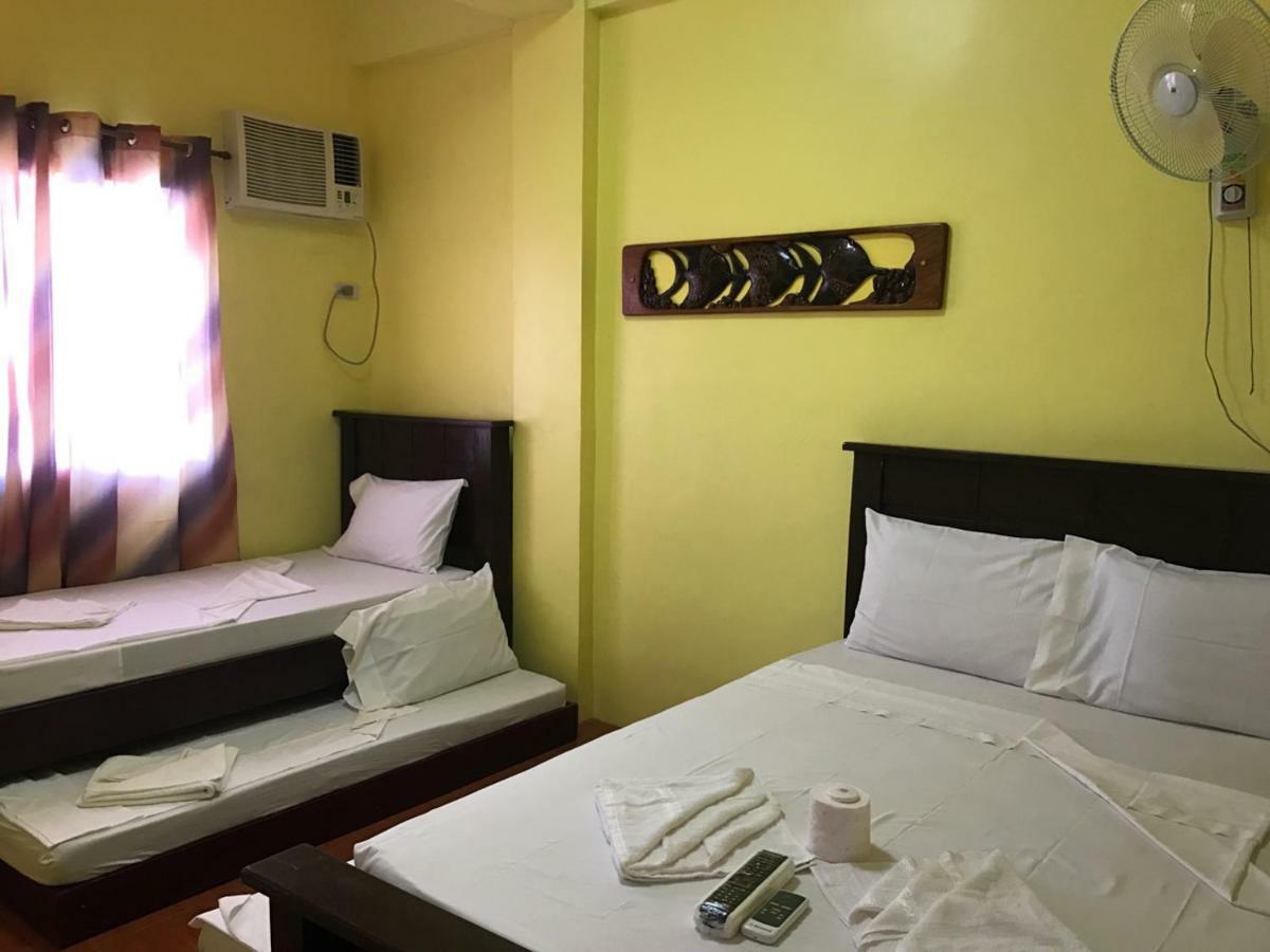 หลุยส์เบย์ทราเวลเลอร์ลอดจ์ Hotel โกรอน ภายนอก รูปภาพ